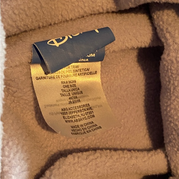 Disney Little Girls Frozen Elsa 'Squeez and Flap' Fun Cold Weather Hat, Age 4-7 - Picture 5 of 16